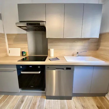 Apartment Appt T4 Proche Du Centre - De - 045 *